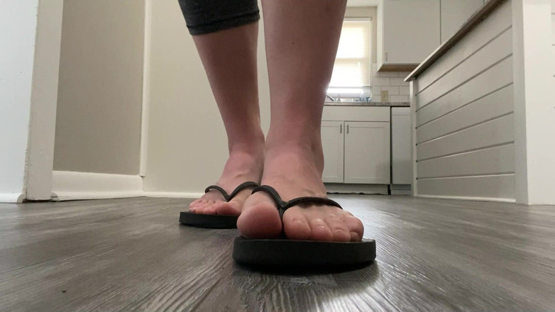 footivities: Flip Flop Modeling Și atârnarea Degete Naturale