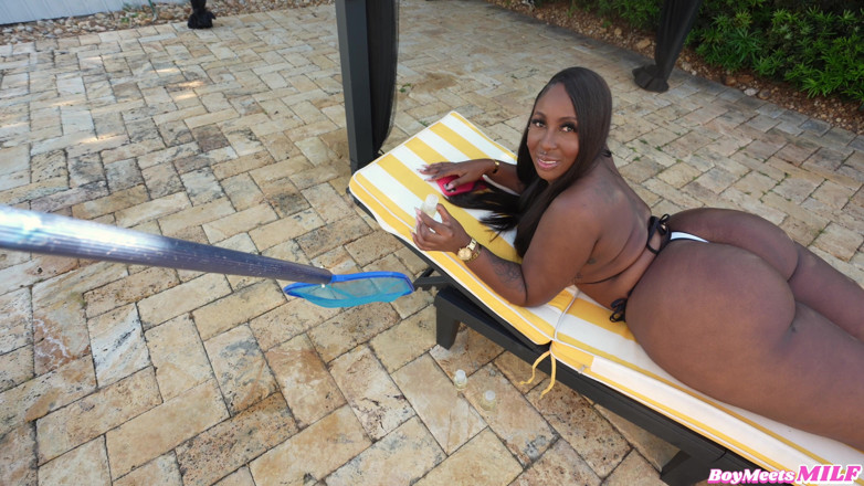 Boy meets MILF: Jamaican Baddie Coco De Thick Ky Loves to Give up...