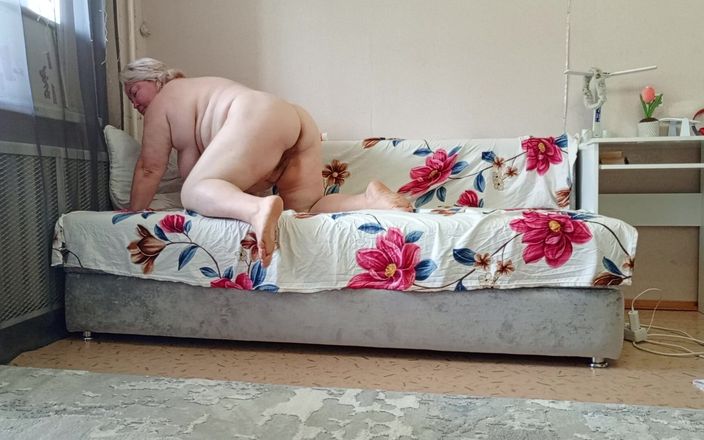 Zona901: Mother-in-law Spends Time Masturbating Her Big Hairy Pussy with Toys