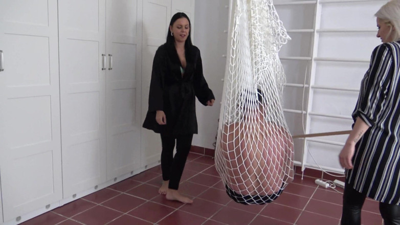 Femdom Austria: Sado bayanlar için tekmeleyen oyuncak!