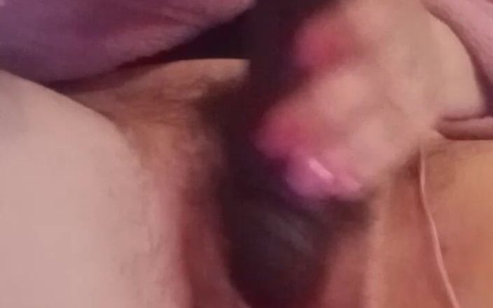 Super hairy milf: Masturbazione con un realistico dildo nero