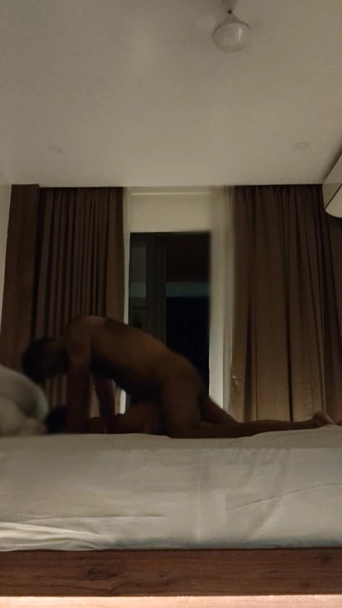 ItemRiya05: 호텔에서 남친과 섹스하는 인도 여친