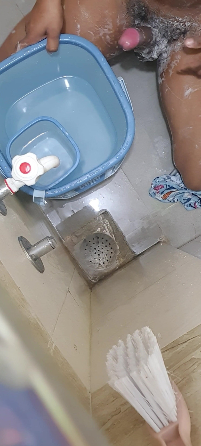 Ahir: セクシーボーイの入浴中のマスターベーション