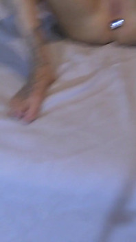 角質ふしだらな女Mila積による彼女の彫刻家