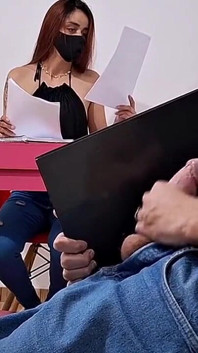 Riskanter Handjob Für Eine Empfangsdame, Die Meine Erektion Im Auge Behielt!