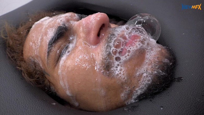 NewMFX Desires: Auf der Spucke ertrinken