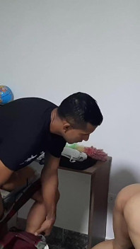 Hizmetçi onu sikmemi istiyor