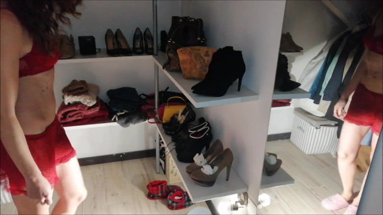 Yvonne: Malam Krismas saya Bahagian Dua Memilih Kasut dan Pakaian