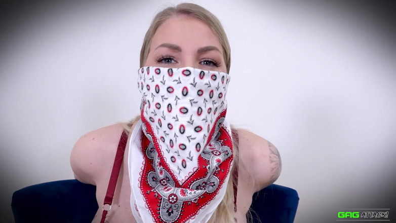 Gag Attack: Danielle Maye - माइक्रोफोम टेप गला घोंटना