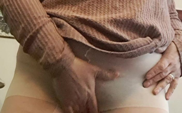 Mommy big hairy pussy: Naturalna milf z niektórymi ubraniami