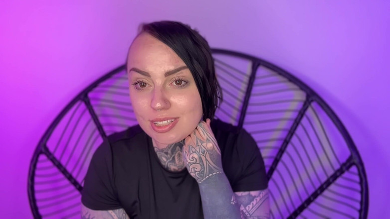 Miss Valentina: Sadigliando prima di andare a letto fetish