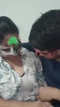 Maskeli Desi Grup Seks Partisi Vahşi Öpücüklü Göğüsler Maskeli Partide Oynuyor Ev Yapımı Eğlence