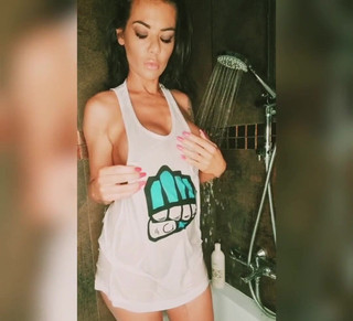 MissMonicaPerez: Sexy holka ve sprše