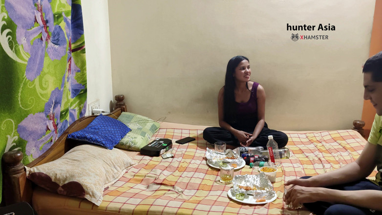hunter Asia: Food Delivery Turns Into a Double Pussy Night