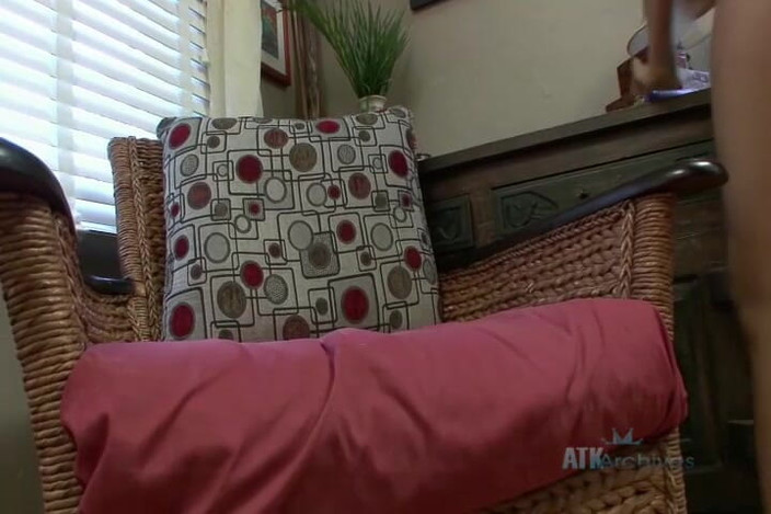 ATK Archives: Jasmin und ihr lila spielzeug werden jede stadt zum vergnügen...