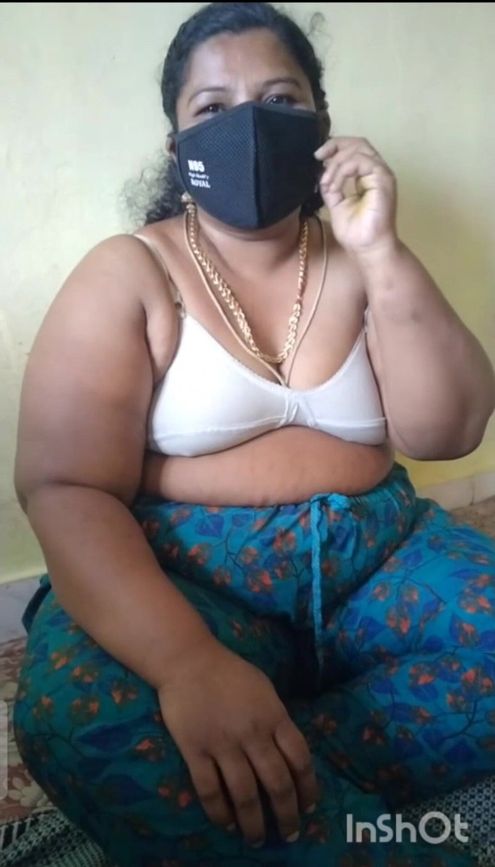 Priya aunty: Tamil Village Aunty Dirty Talking Nad Showing Her Body