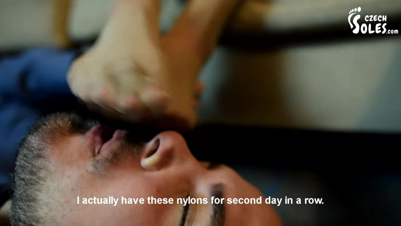 Czech Soles - foot fetish content: Páchnoucí punčocháče, žádný nájem a slabý pronajímatel