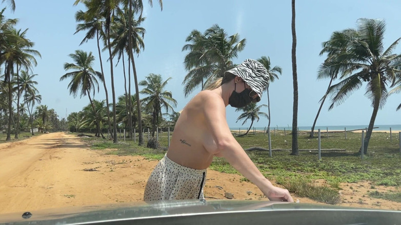 Batty Lux: Batty Lux em topless, lavando carro peituda loira limpando carro...