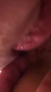 Sexy kočka s velkými prsy je ošukaná zblízka