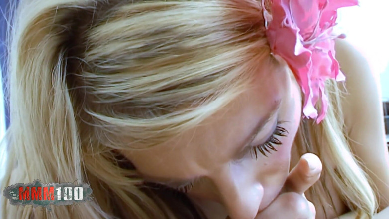 MMM100: Bintang lucah Blonde Sepanyol Sonia Baby berkongkek di atas katil...