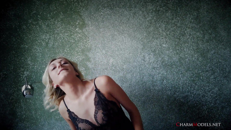 CharmModels: Tiffany 新的完美女孩与透明内衣视频