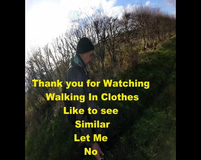 Andy: Fuori cammina con i vestiti