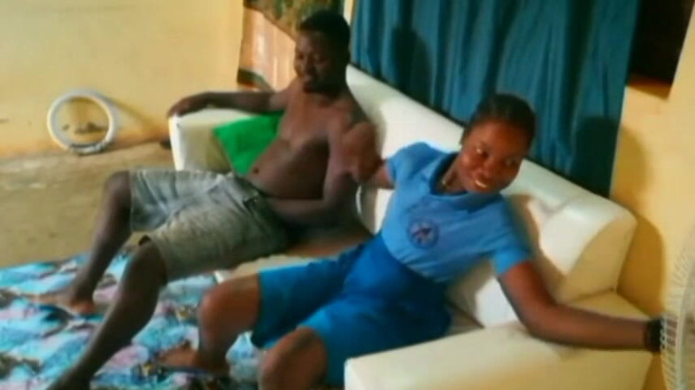 Pornsexlive: Mein stiefbrud hat mich auf der couch gefickt