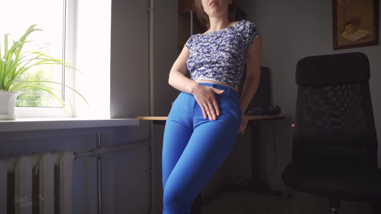 Teasecombo 4K: Zlobivá spolupracovnice stydké pysky škádlí a popírá