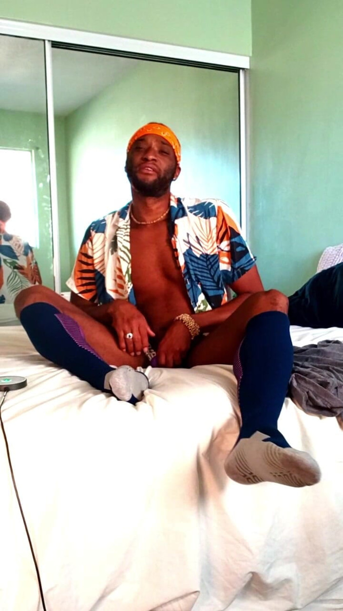 Kennie Jai: Jerking off and Surprised by Cum!