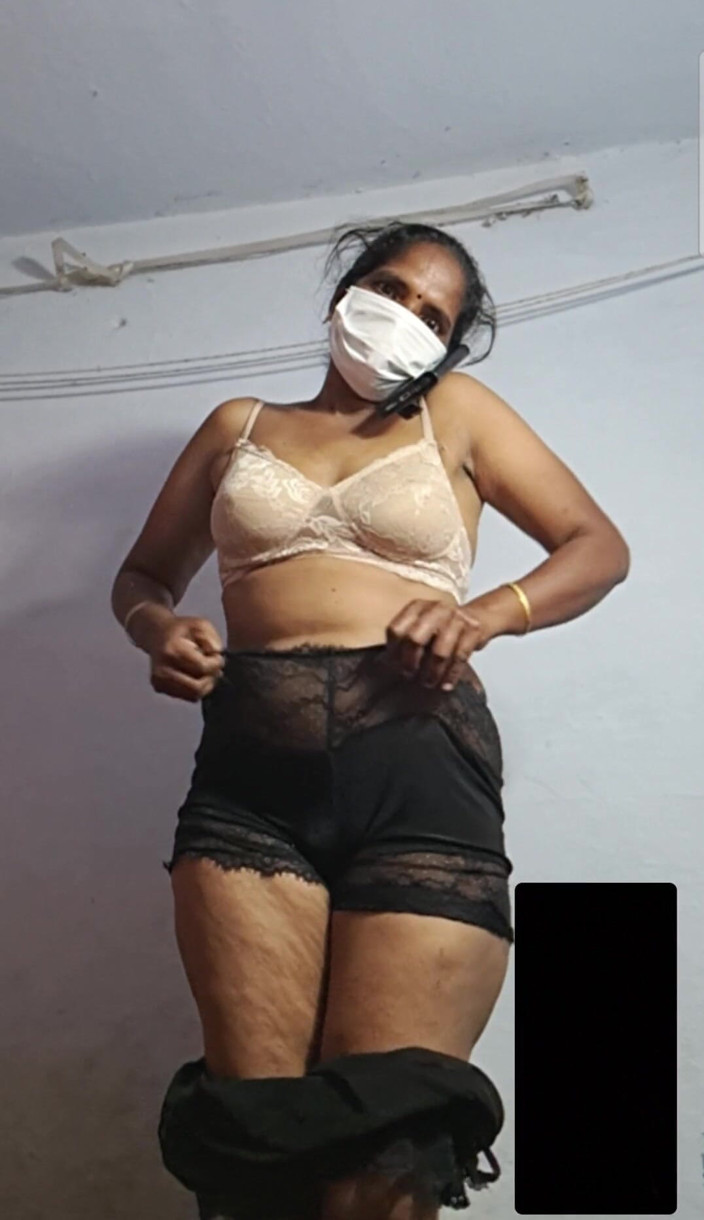 Jayaselvi: Tamil tía show de coño en videollamada