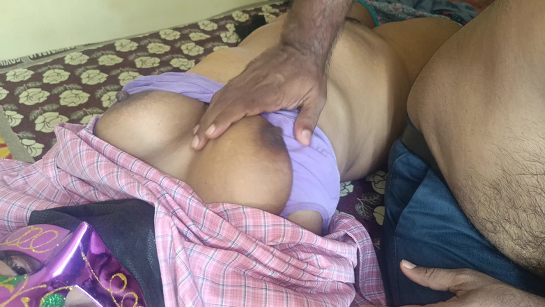 Ilakkiya: Vdaná dívka sdílela postel s řidičem dodávky