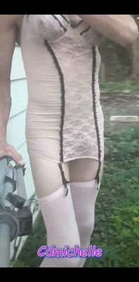 Di Tempat Kerja - Videocdmichelle Saya Bersiar-siar Di Sekitar Rumah, Kemudian Di Luar