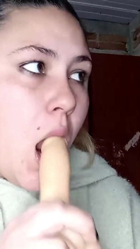 Chupando Um Pau De Brinquedo