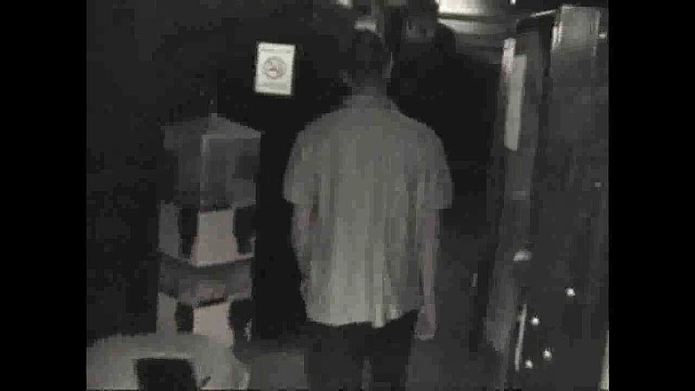 Young straight boy masturbation: Di toko seks langsung solo sampai muncrat