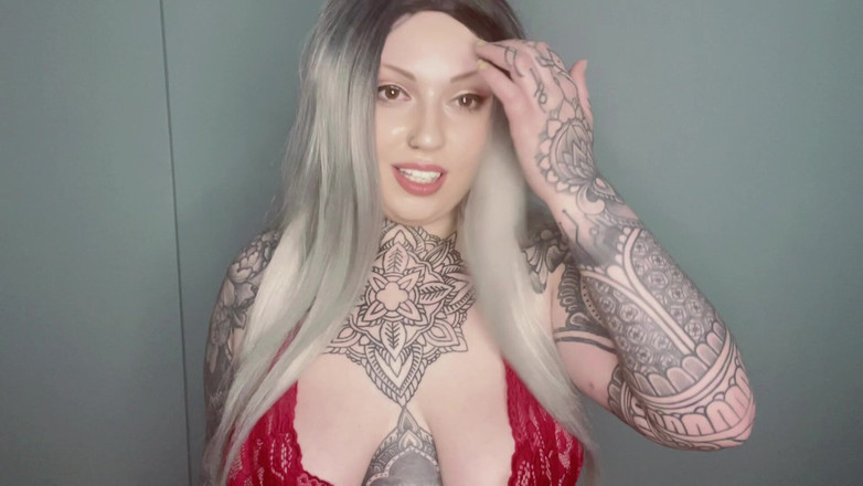 Miss Valentina: Соблазняет пояс целомудрия с замком