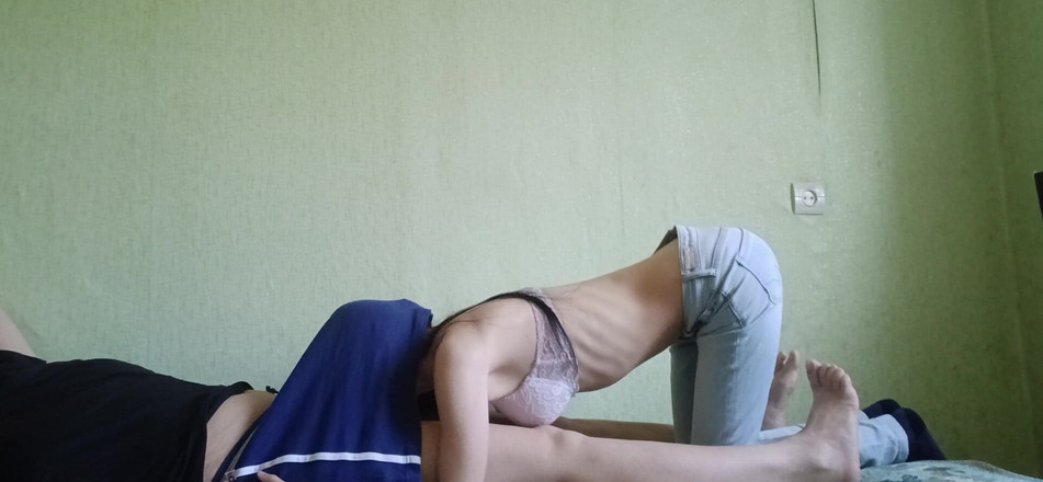 Lesbian-illusion: मैं चुपके से अपने प्रेमी की सौतेली मम्मी की चूत चाटती हूं