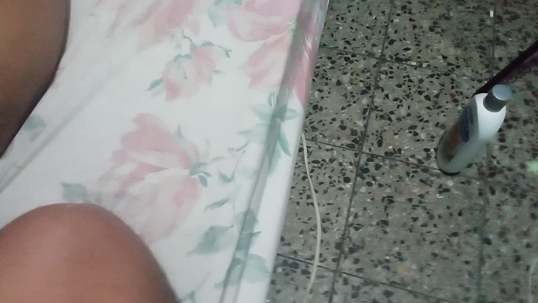 BigassMILF40: Creampie in de kont van mijn rijke Indische stiefmoeder masturbeerde...