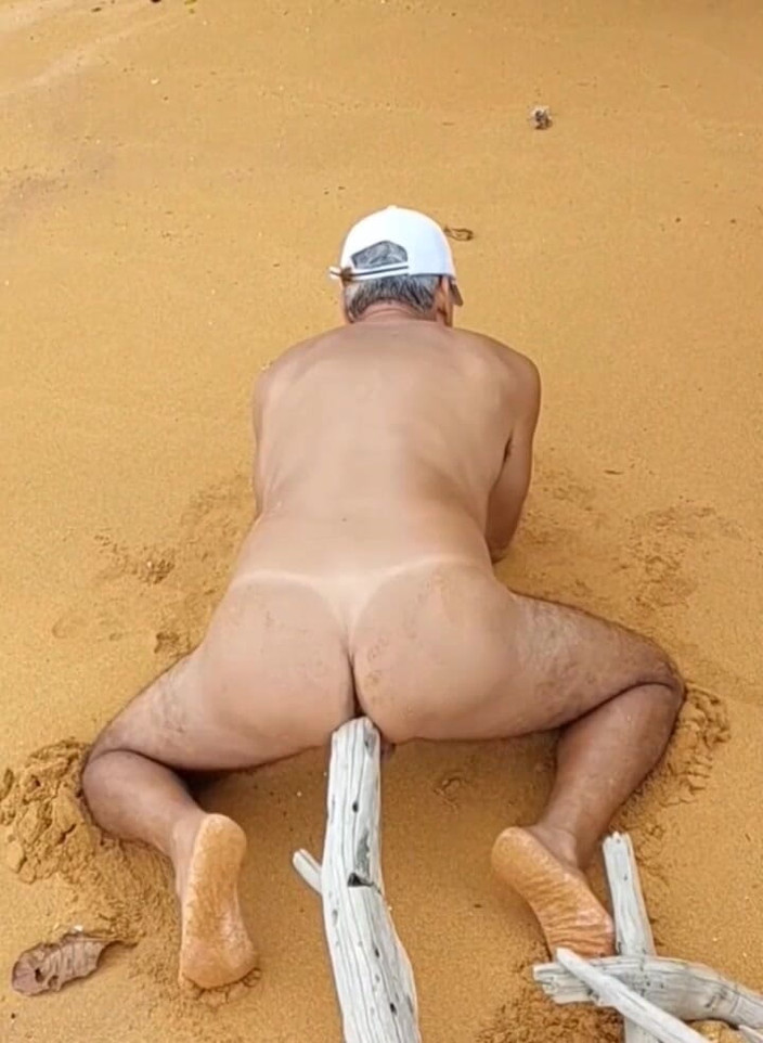 Ladysilvas: Ladysilva Nahá na pláži nadržená s ptákem v zadku