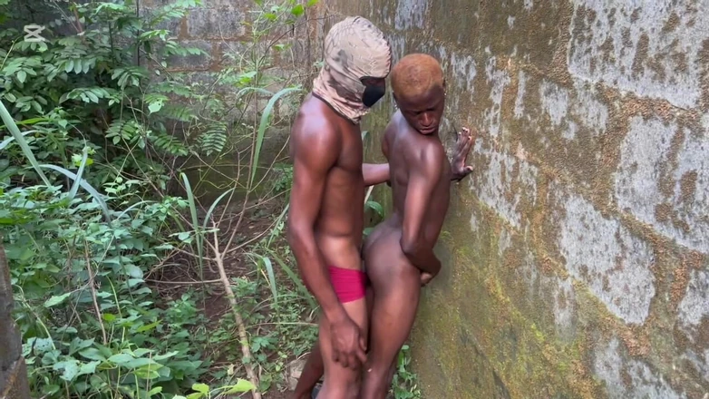 Pa_blo: Fucked the Little Twink in the Bush