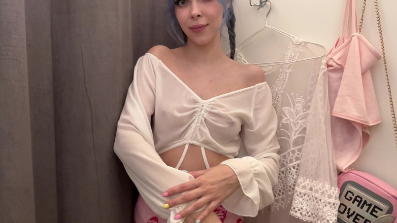 Little_Kitty69: 你能透过这个透视上衣看到我坚硬的乳头吗？