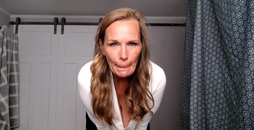 KimitheMilfMommy: Teacher saw you wanking in class. She gives you something...