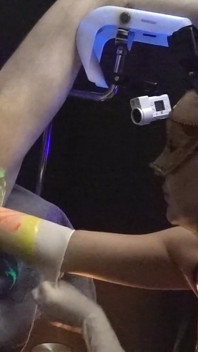 Uv-neon Licht Fisting Adelina Noir Und Fistdude
