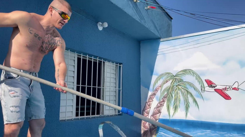 carmonaoficial: 2 la rând masturbându-se în piscină
