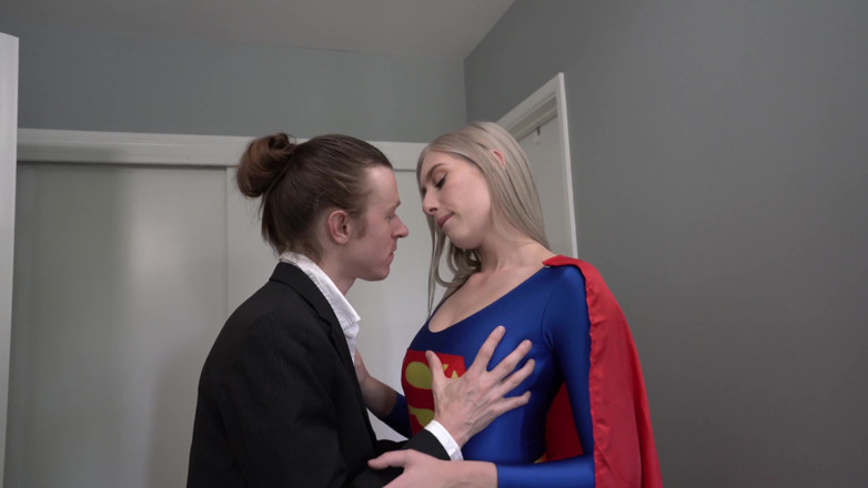 Conor Coxxx: Participação vergonhosa com Kay Adorável como Supergirl