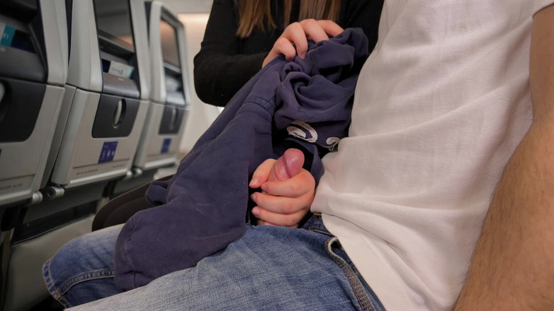 Marshmallow Sweet: Publiczny kutas miga w samolocie - Zrobiłem się nieznajomy spermy. Ryzykowna...