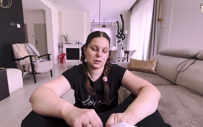 Batoo 69: Жена с косичками глотает большую порцию спермы в любительском видео