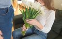 ProgrammersWife: Подарил ей цветы и перестала быть девственницей, наполнила сливками тинку после секса с минетом