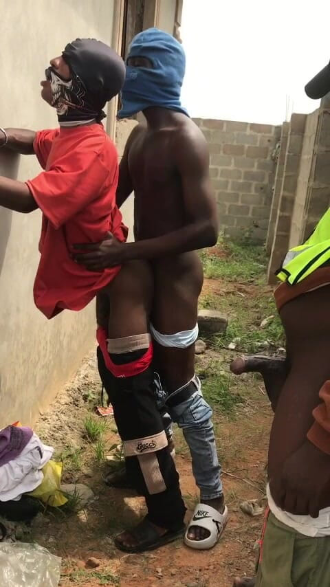 Sexylary: Ayah tiri dan kawannya mengongkek saya di belakang dinding rumah...