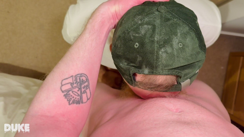 8IncherGinger: Deepthroat a sperma po celé sexy spodní tváři