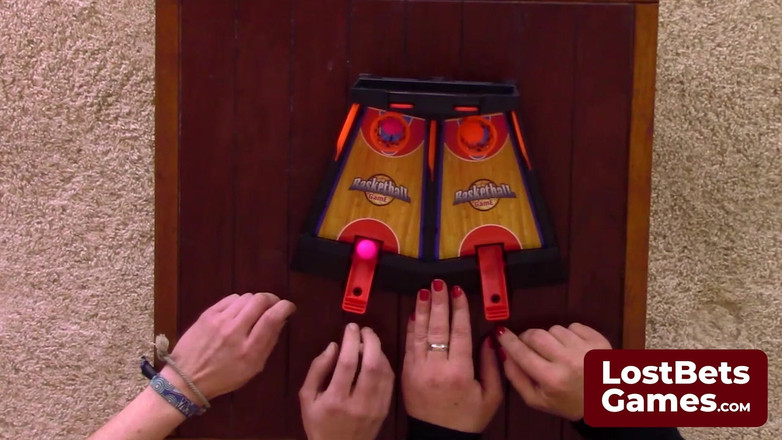 Lost Bets Games: Tobi在这个脱衣篮球翻盖游戏中大放异彩